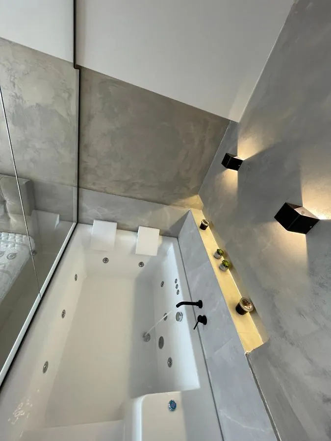 Jacuzzi Suite Ladadika Thessaloniki Greece